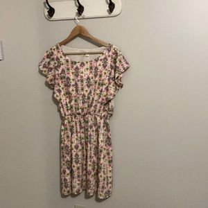 •geometric patterned with elastic sinched waist•